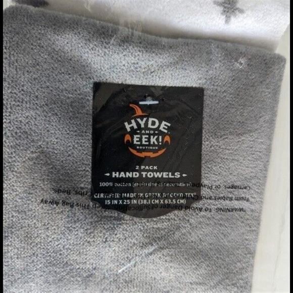 HYDE and EEK 2 Pack Halloween Themed Hand Towels. 15in*25in - Picture 4 of 6